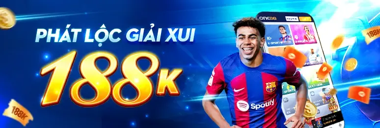 Khán giả theo dõi trận đá gà tại f888